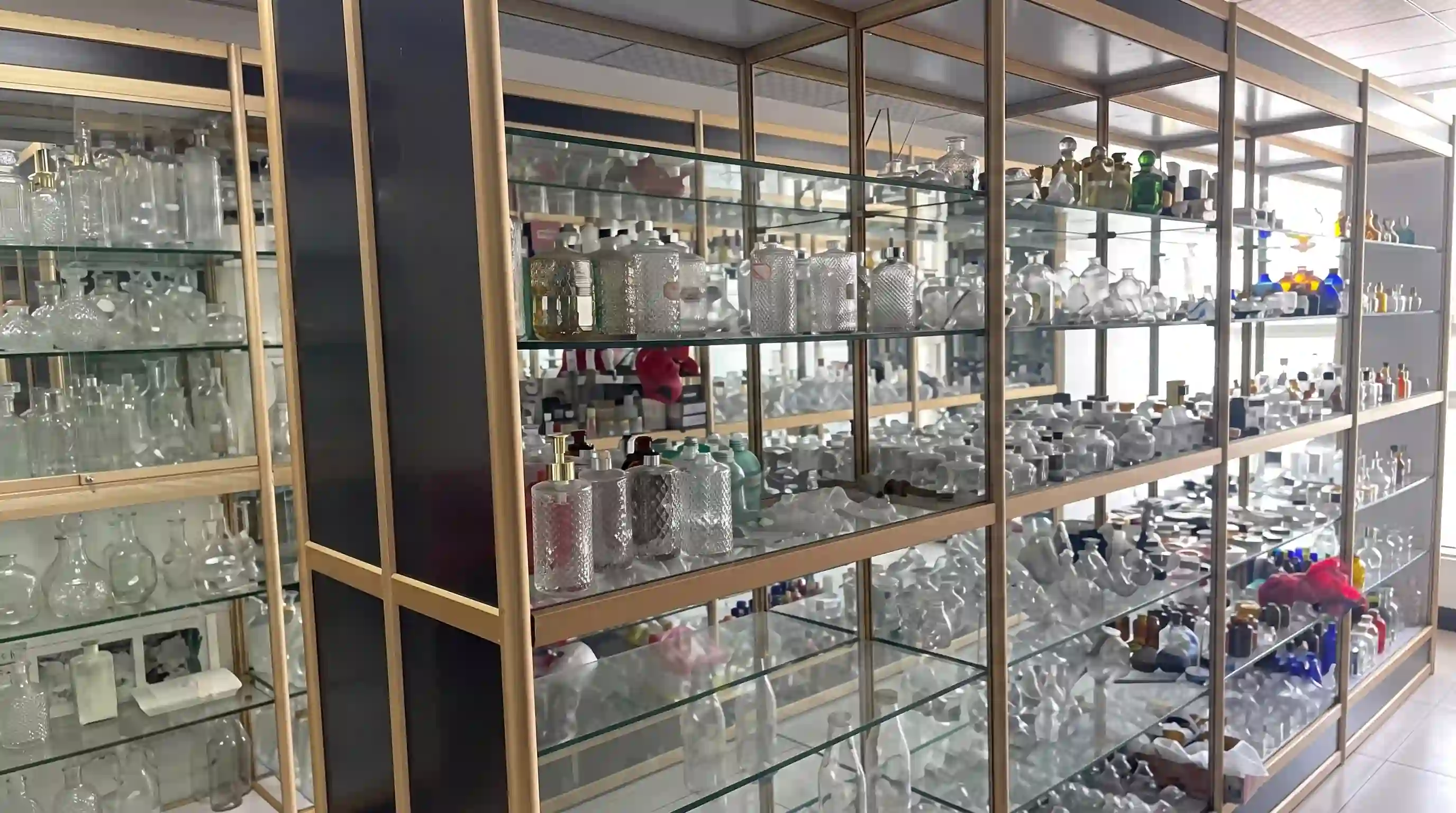Glass bottle samples displayed at HangoTech